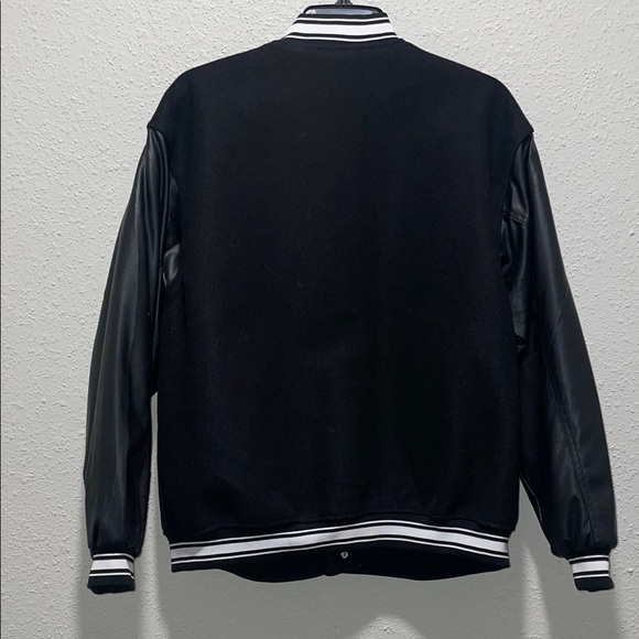 Divided Black Bomber Jacket with P/U Sleeves - Picture 3 of 6